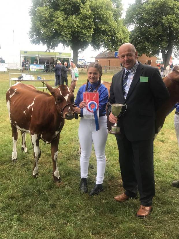 Molly Bolderston - Interbreed Champion Handler