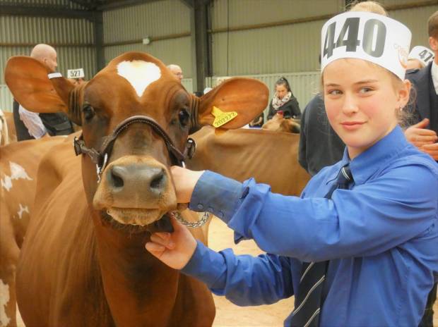 Champion Handler Enfys Wheeler - Image courtesy of Linda Batty